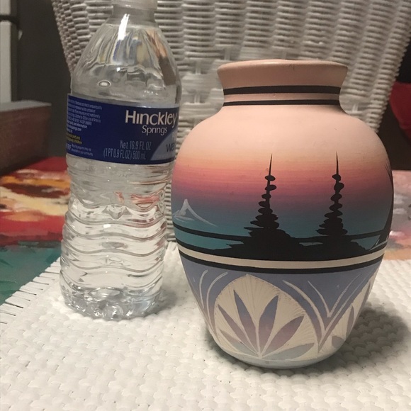 Beautiful Vintage Navajo Pottery Vase Signed Indian Art Desert Sunset Mesa - Picture 3 of 13